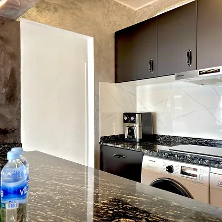 Onyx Apartment *